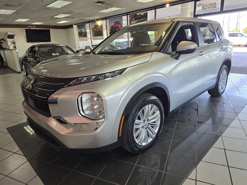 2024 Mitsubishi Outlander ES - Photo 1 - Hamilton, OH 45015