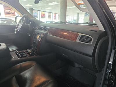 2011 Chevrolet Suburban LTZ  4DR SUV 4WD   - Photo 10 - Hamilton, OH 45015