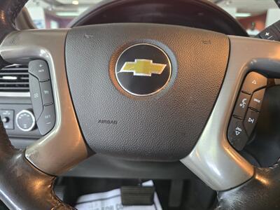 2011 Chevrolet Suburban LTZ  4DR SUV 4WD   - Photo 23 - Hamilton, OH 45015