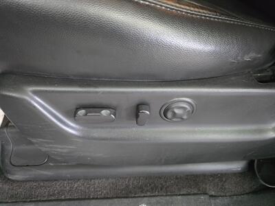 2011 Chevrolet Suburban LTZ  4DR SUV 4WD   - Photo 19 - Hamilton, OH 45015