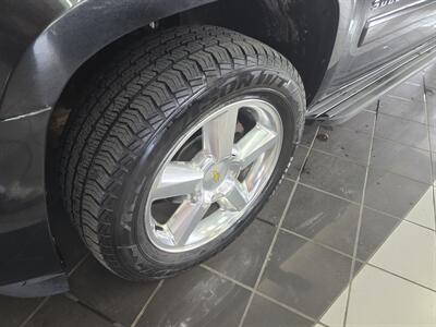 2011 Chevrolet Suburban LTZ  4DR SUV 4WD   - Photo 33 - Hamilton, OH 45015