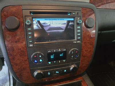 2011 Chevrolet Suburban LTZ  4DR SUV 4WD   - Photo 20 - Hamilton, OH 45015