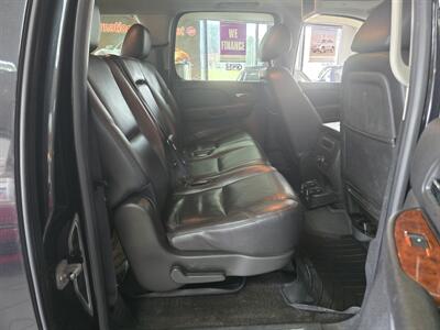 2011 Chevrolet Suburban LTZ  4DR SUV 4WD   - Photo 16 - Hamilton, OH 45015