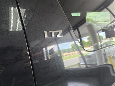 2011 Chevrolet Suburban LTZ  4DR SUV 4WD   - Photo 28 - Hamilton, OH 45015