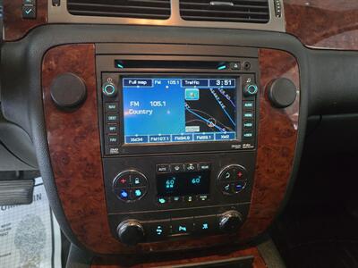 2011 Chevrolet Suburban LTZ  4DR SUV 4WD   - Photo 22 - Hamilton, OH 45015