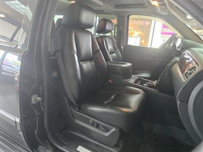 2011 Chevrolet Suburban LTZ  4DR SUV 4WD   - Photo 12 - Hamilton, OH 45015
