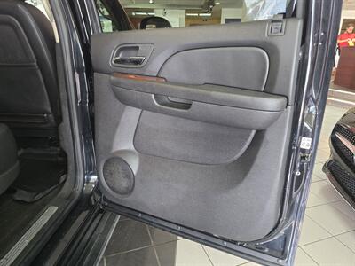 2011 Chevrolet Suburban LTZ  4DR SUV 4WD   - Photo 13 - Hamilton, OH 45015