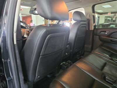 2011 Chevrolet Suburban LTZ  4DR SUV 4WD   - Photo 9 - Hamilton, OH 45015