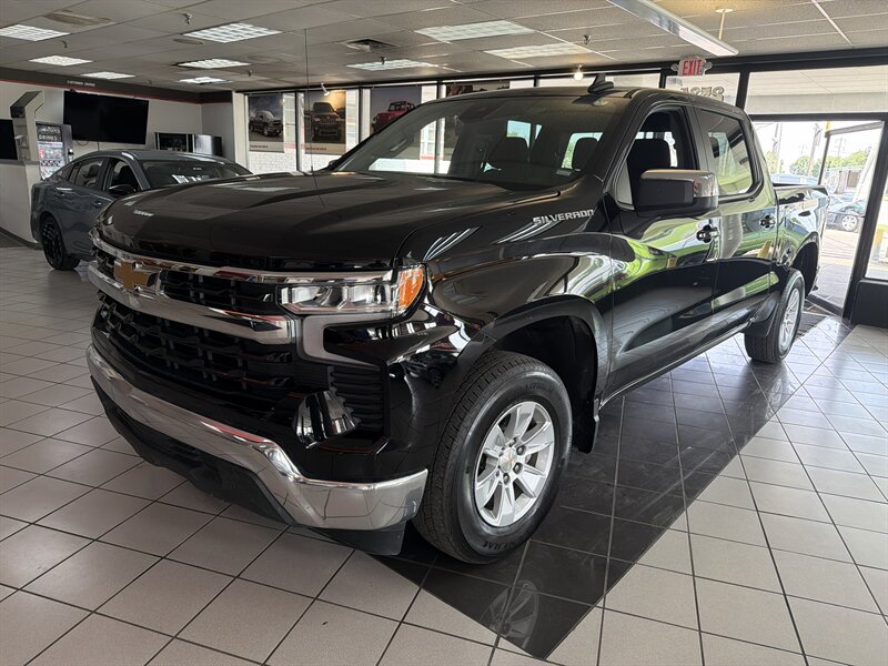 2025 Chevrolet Silverado 1500 LT   - Photo 1 - Hamilton, OH 45015