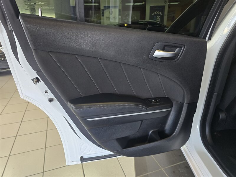 2016 Dodge Charger R/T - Photo 9 - Hamilton, OH 45015