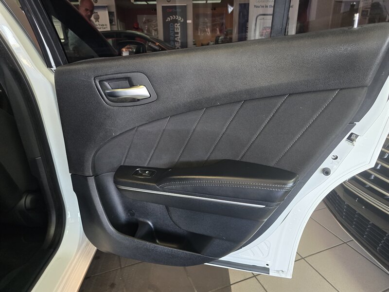 2016 Dodge Charger R/T - Photo 14 - Hamilton, OH 45015