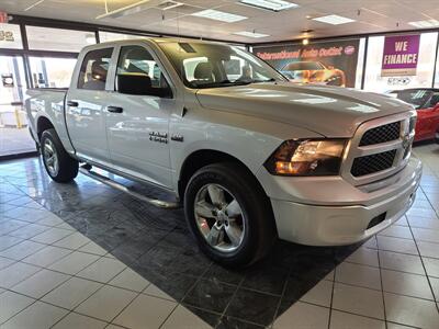 2016 RAM 1500 Tradesman 4DR CREW CAB 4X4/HEMI   - Photo 4 - Hamilton, OH 45015