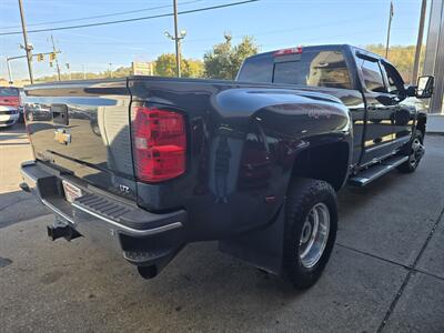 2017 Chevrolet Silverado 3500 LTZ CREW CAB 4X4/DUALLY/DIESEL   - Photo 4 - Hamilton, OH 45015