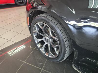 2018 Chrysler 300 Series S 4DR SEDAN   - Photo 31 - Hamilton, OH 45015