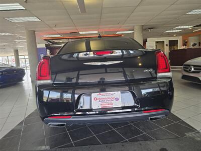 2018 Chrysler 300 Series S 4DR SEDAN   - Photo 5 - Hamilton, OH 45015