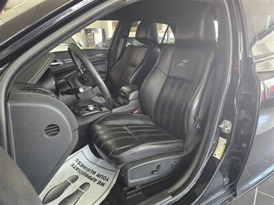 2018 Chrysler 300 Series S 4DR SEDAN   - Photo 9 - Hamilton, OH 45015