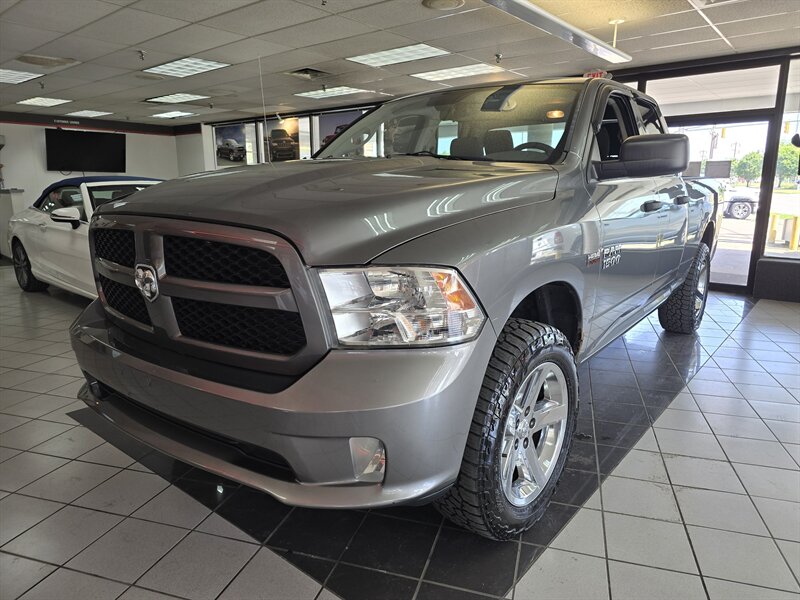 2013 RAM 1500 Express QUQD CAB 4X4/HEMI - Photo 1 - Hamilton, OH 45015