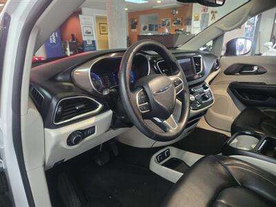 2020 Chrysler Voyager LXi 4DR MINI-VAN   - Photo 8 - Hamilton, OH 45015