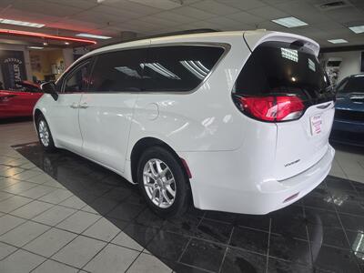 2020 Chrysler Voyager LXi 4DR MINI-VAN   - Photo 6 - Hamilton, OH 45015