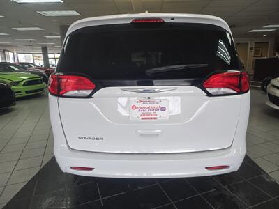 2020 Chrysler Voyager LXi 4DR MINI-VAN   - Photo 5 - Hamilton, OH 45015