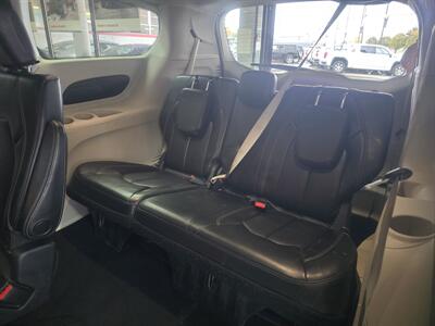 2020 Chrysler Voyager LXi 4DR MINI-VAN   - Photo 10 - Hamilton, OH 45015