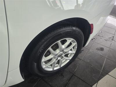 2020 Chrysler Voyager LXi 4DR MINI-VAN   - Photo 28 - Hamilton, OH 45015