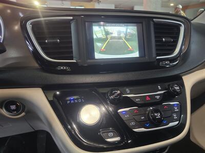 2020 Chrysler Voyager LXi 4DR MINI-VAN   - Photo 17 - Hamilton, OH 45015