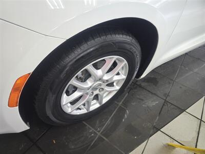 2020 Chrysler Voyager LXi 4DR MINI-VAN   - Photo 27 - Hamilton, OH 45015