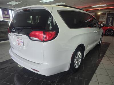 2020 Chrysler Voyager LXi 4DR MINI-VAN   - Photo 4 - Hamilton, OH 45015