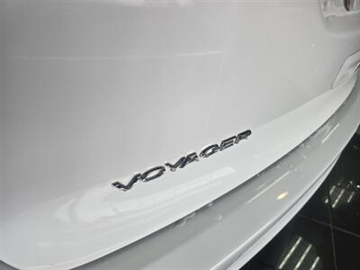 2020 Chrysler Voyager LXi 4DR MINI-VAN   - Photo 24 - Hamilton, OH 45015