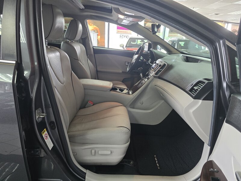 2012 Toyota Venza XLE 4DR WAGON - Photo 14 - Hamilton, OH 45015