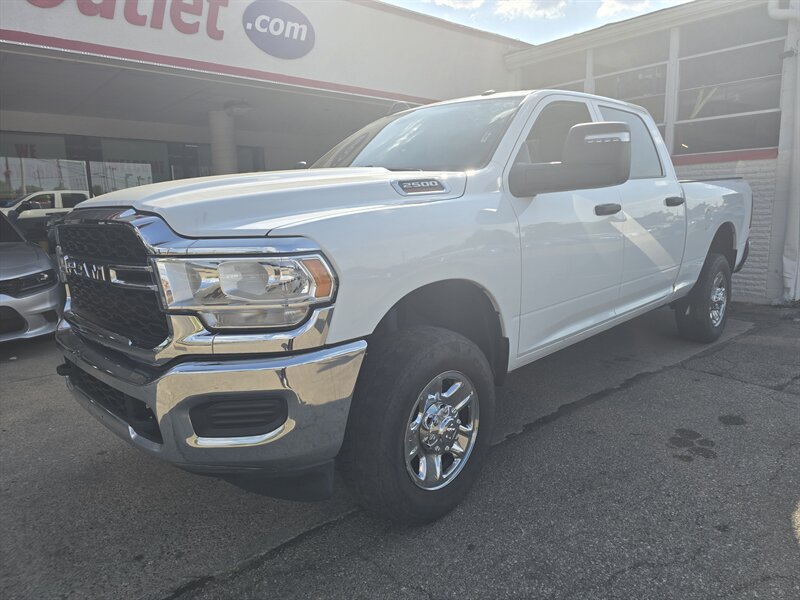 2023 RAM 2500 Tradesman 4DR CREW CAB 4X4/V8  