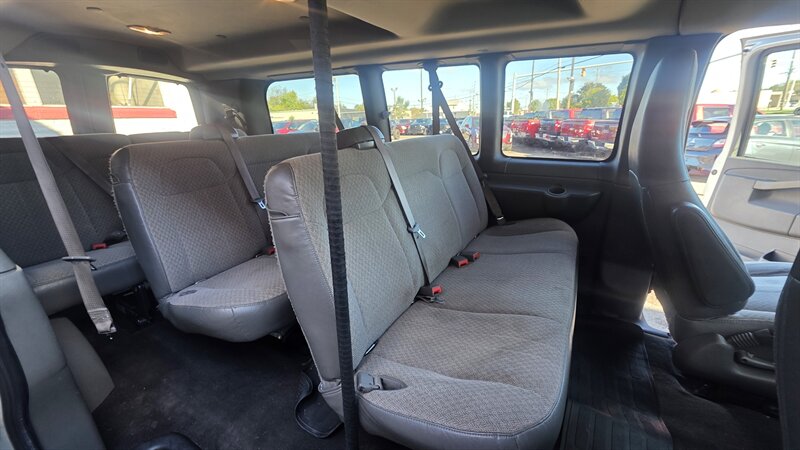 2019 Chevrolet Express LT 3500 3DR PASSENGER VAN - Photo 24 - Hamilton, OH 45015