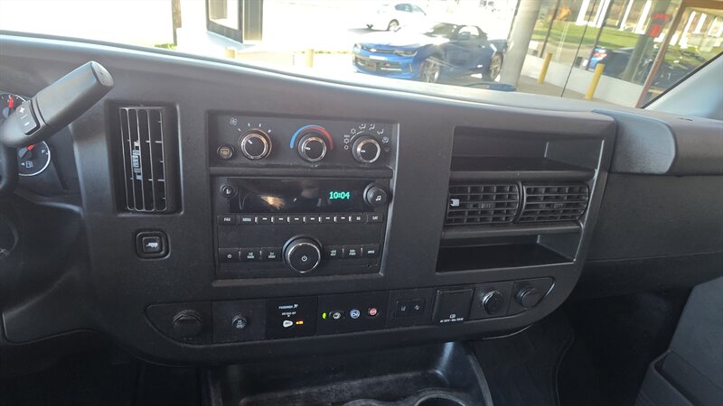 2019 Chevrolet Express LT 3500 3DR PASSENGER VAN - Photo 16 - Hamilton, OH 45015