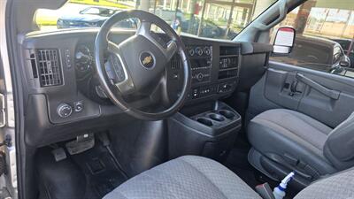 2019 Chevrolet Express LT 3500 3DR PASSENGER VAN - Photo 11 - Hamilton, OH 45015