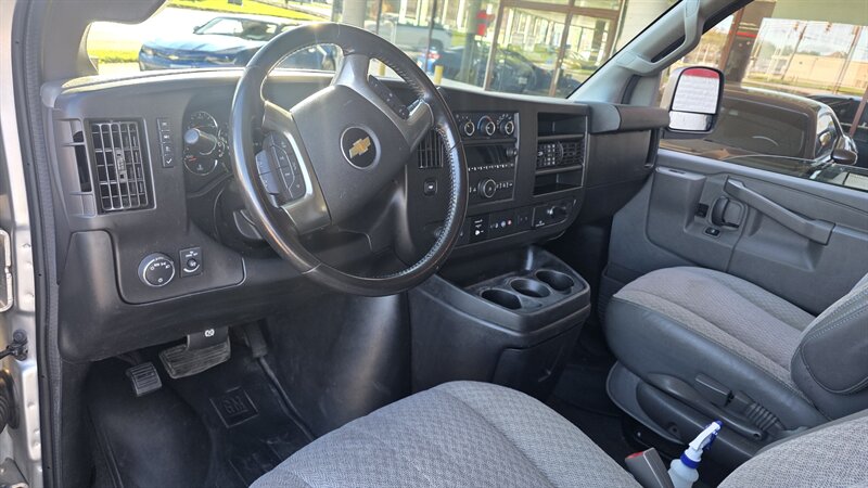 2019 Chevrolet Express LT 3500 3DR PASSENGER VAN - Photo 11 - Hamilton, OH 45015