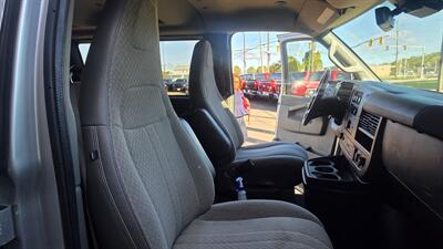 2019 Chevrolet Express LT 3500 3DR PASSENGER VAN - Photo 20 - Hamilton, OH 45015