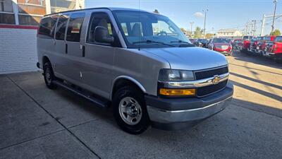 2019 Chevrolet Express LT 3500 3DR PASSENGER VAN - Photo 4 - Hamilton, OH 45015
