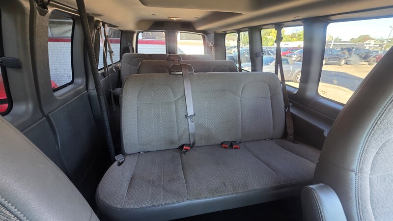 2019 Chevrolet Express LT 3500 3DR PASSENGER VAN - Photo 25 - Hamilton, OH 45015