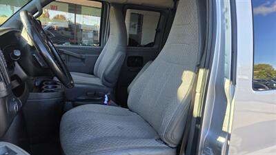 2019 Chevrolet Express LT 3500 3DR PASSENGER VAN - Photo 10 - Hamilton, OH 45015