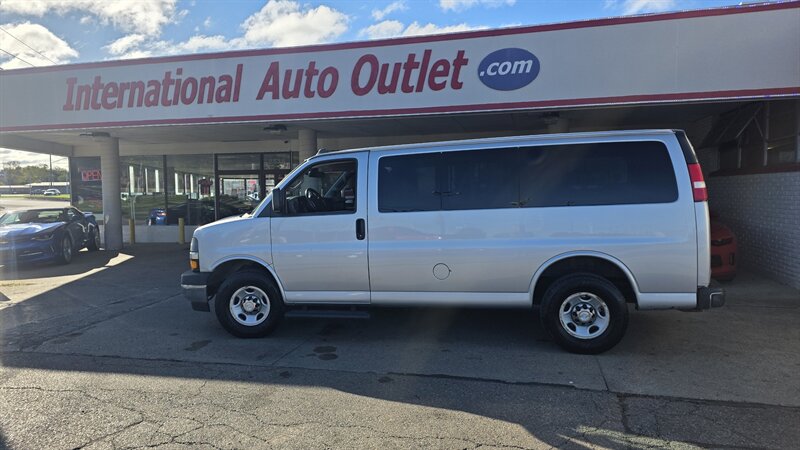 2019 Chevrolet Express LT 3500 3DR PASSENGER VAN   - Photo 1 - Hamilton, OH 45015