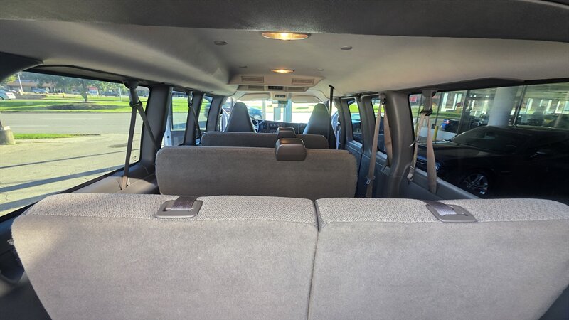 2019 Chevrolet Express LT 3500 3DR PASSENGER VAN - Photo 27 - Hamilton, OH 45015