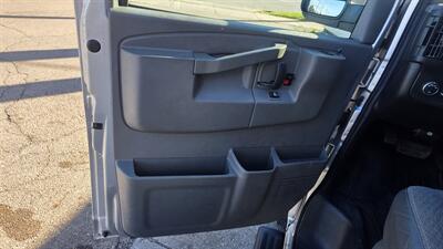 2019 Chevrolet Express LT 3500 3DR PASSENGER VAN - Photo 18 - Hamilton, OH 45015