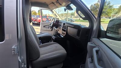 2019 Chevrolet Express LT 3500 3DR PASSENGER VAN - Photo 19 - Hamilton, OH 45015