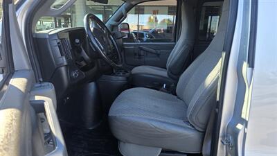 2019 Chevrolet Express LT 3500 3DR PASSENGER VAN - Photo 9 - Hamilton, OH 45015
