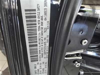 2015 RAM 1500 Sport 4DR CREW CAB 4X4   - Photo 37 - Hamilton, OH 45015