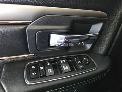 2015 RAM 1500 Sport 4DR CREW CAB 4X4   - Photo 17 - Hamilton, OH 45015