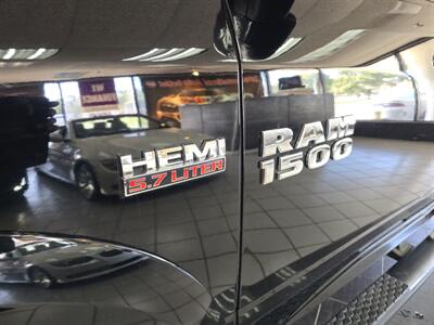 2015 RAM 1500 Sport 4DR CREW CAB 4X4   - Photo 30 - Hamilton, OH 45015