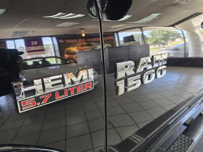 2015 RAM 1500 Sport 4DR CREW CAB 4X4   - Photo 29 - Hamilton, OH 45015
