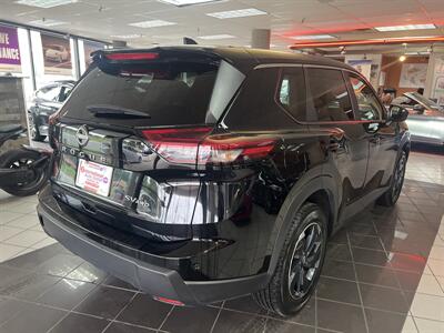 2024 Nissan Rogue SV 4DR SUV AWD   - Photo 5 - Hamilton, OH 45015